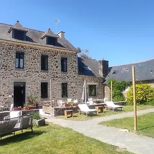 Ty Madelez, De Charme, Et Hotel
